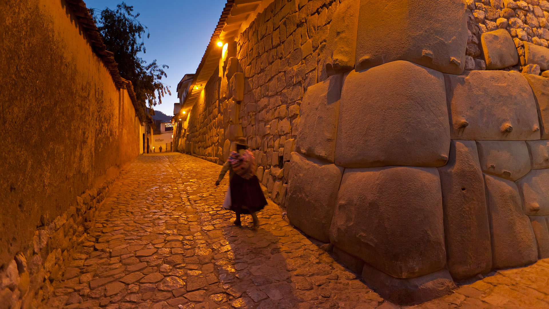 Nachts in den alten Gassen von Cuzco