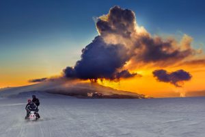 Auf der Anfahrt zum ausbrechenden Vulkan zwischen den Gletschern Eyafjallajökull und Mýrdalsjökull