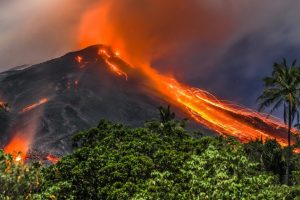 Ausbruch des Vulkans Karangetang auf Siau